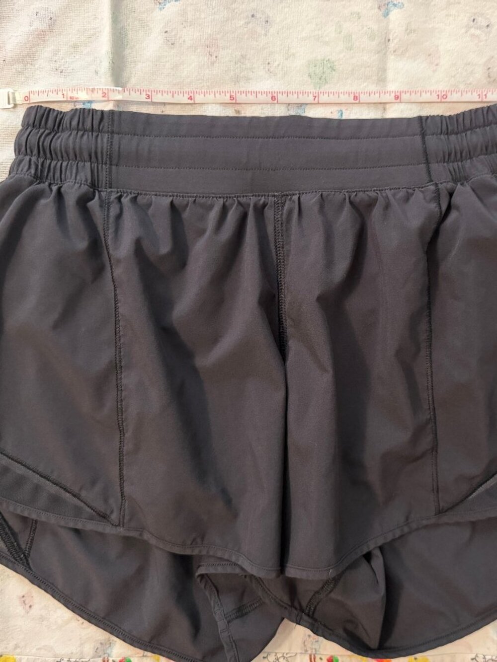 Lululemon Hotty Hot Low-Rise Lined Running Shorts Black Size 4 2.5"